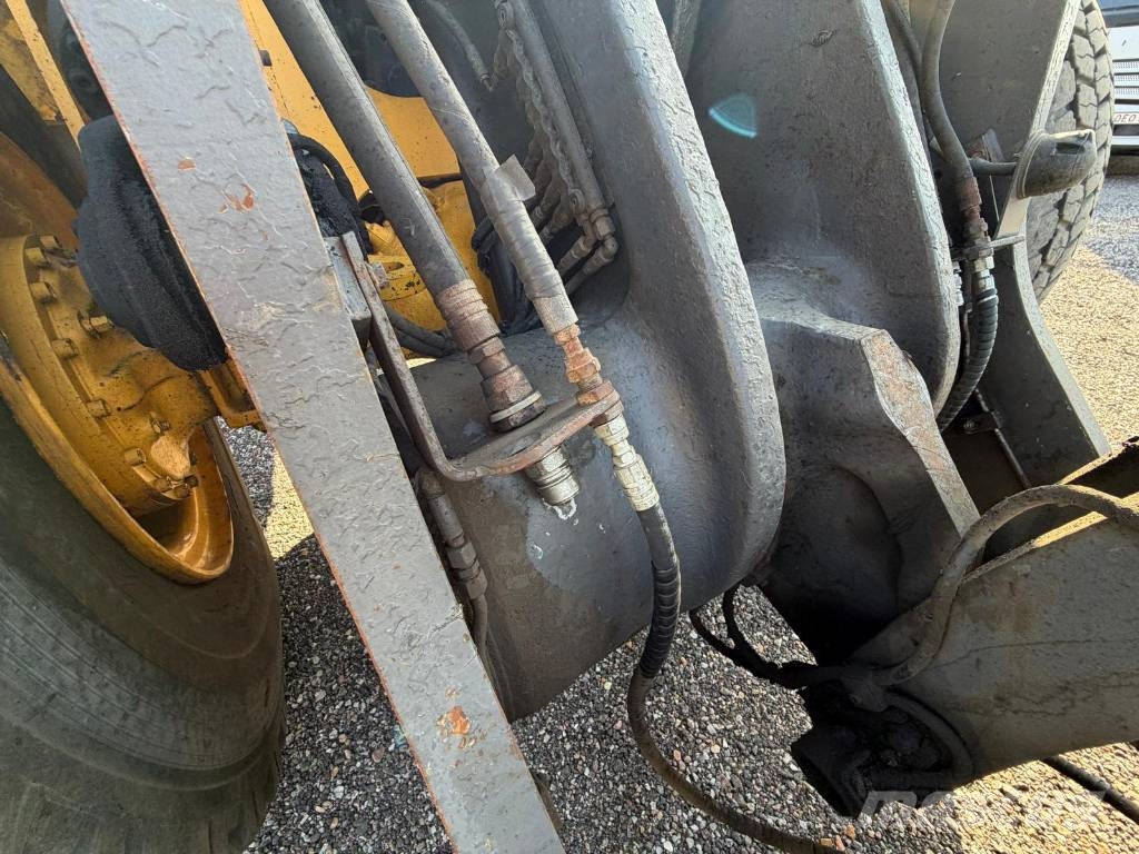 Volvo L110E لوادر بعجل