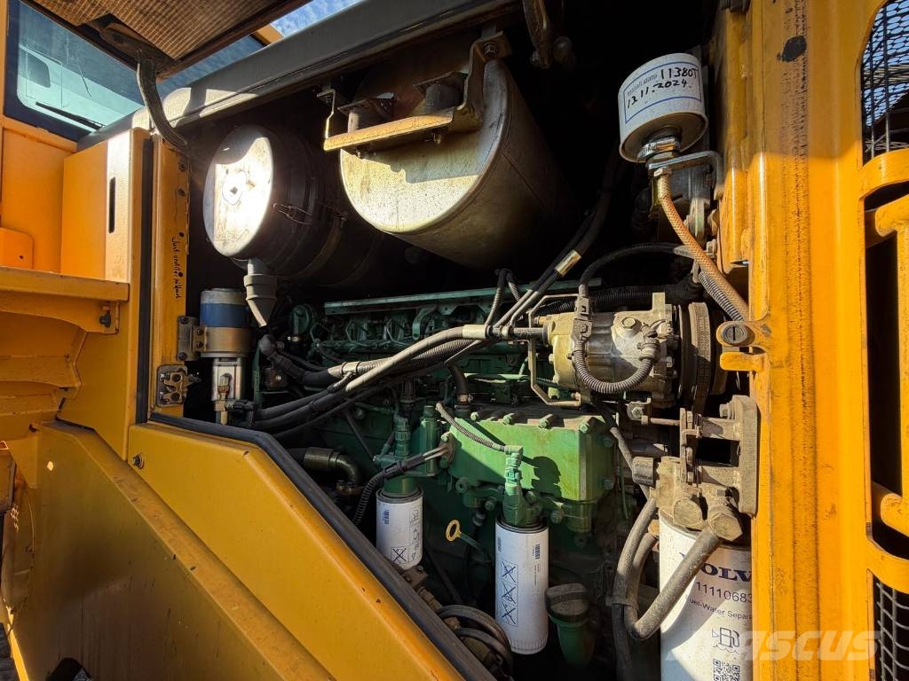 Volvo L110E لوادر بعجل