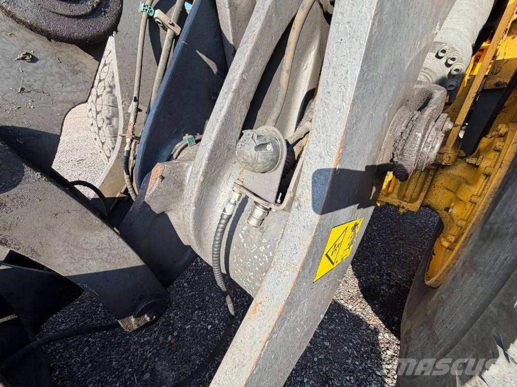 Volvo L110E لوادر بعجل