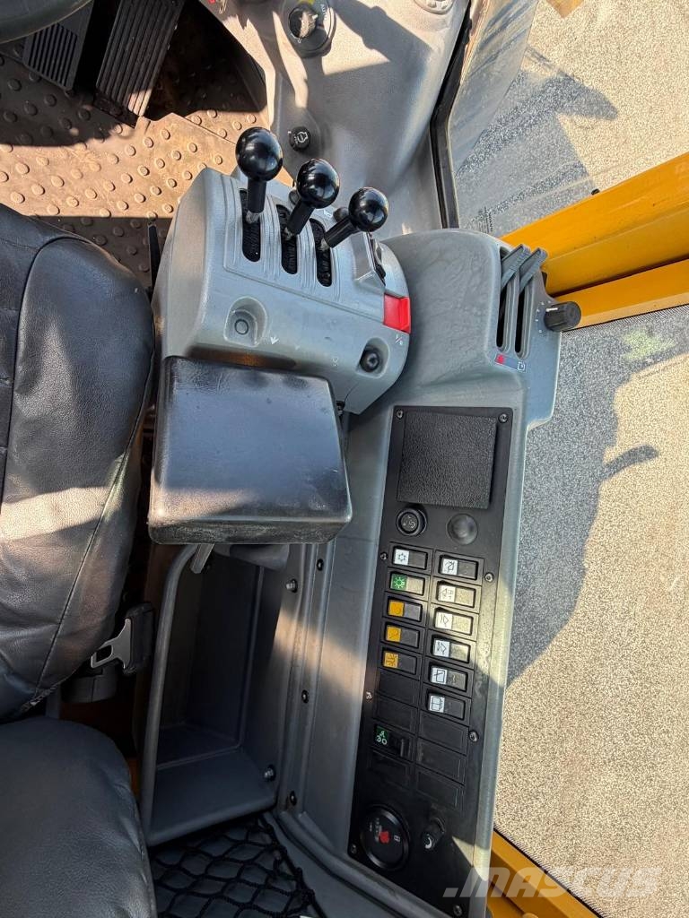 Volvo L110E لوادر بعجل