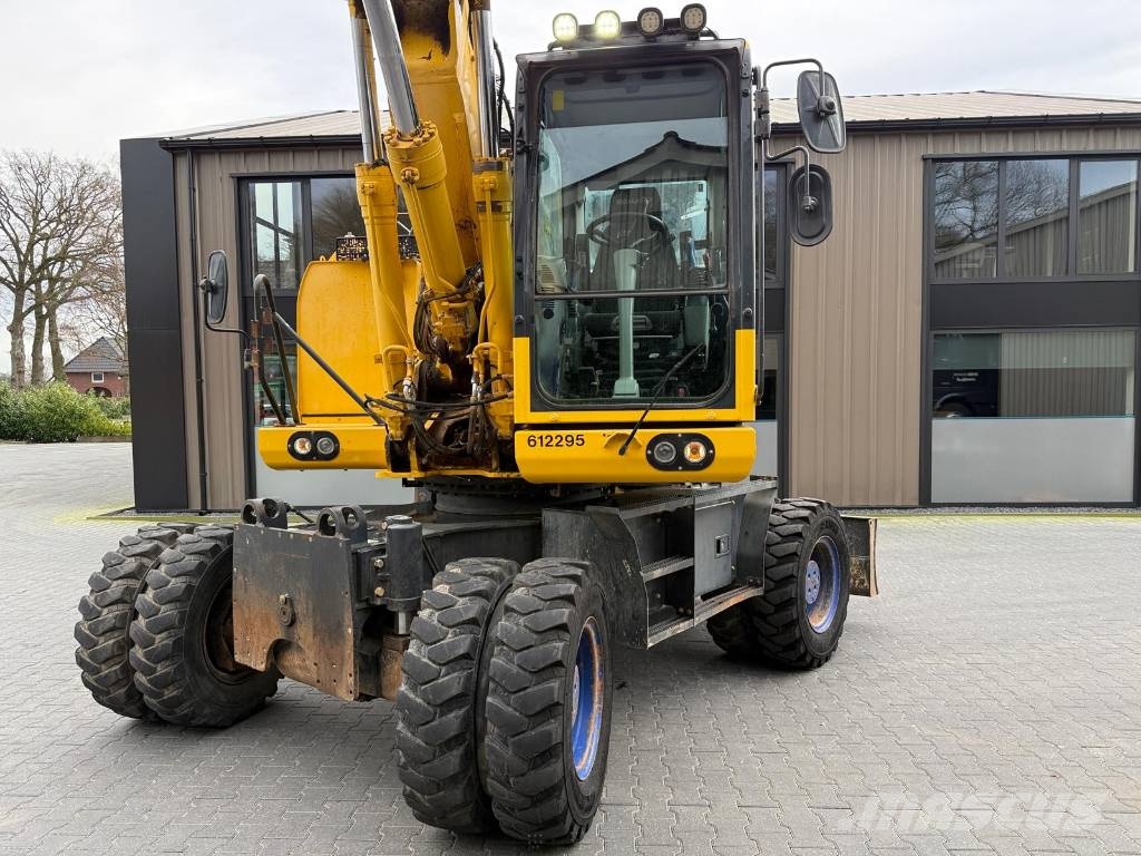 Komatsu PW 180-10 Gumikerekes kotrók