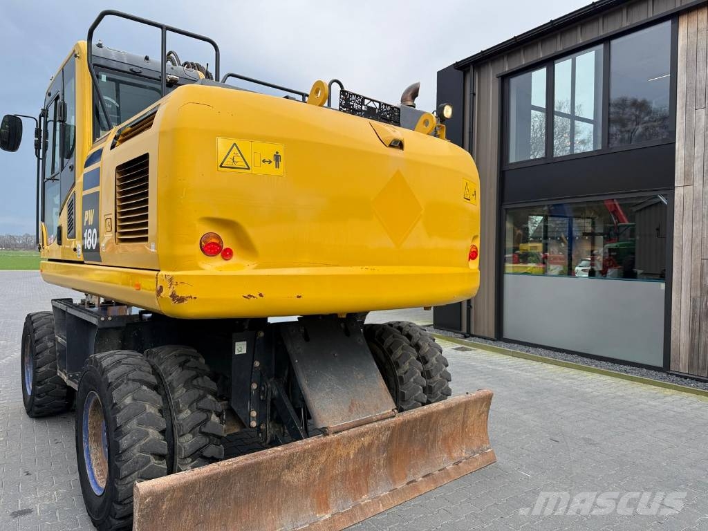 Komatsu PW 180-10 Gumikerekes kotrók
