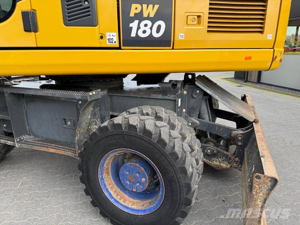 Komatsu PW 180-10 Gumikerekes kotrók