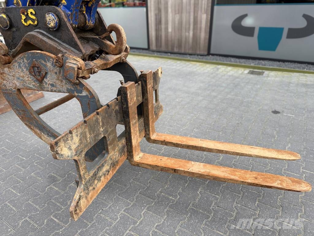 Komatsu PW 180-10 Gumikerekes kotrók