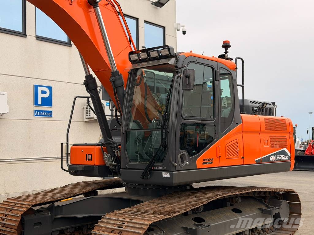 Develon DX 225 LC-7 Vähän ajettu Telakaivukoneet