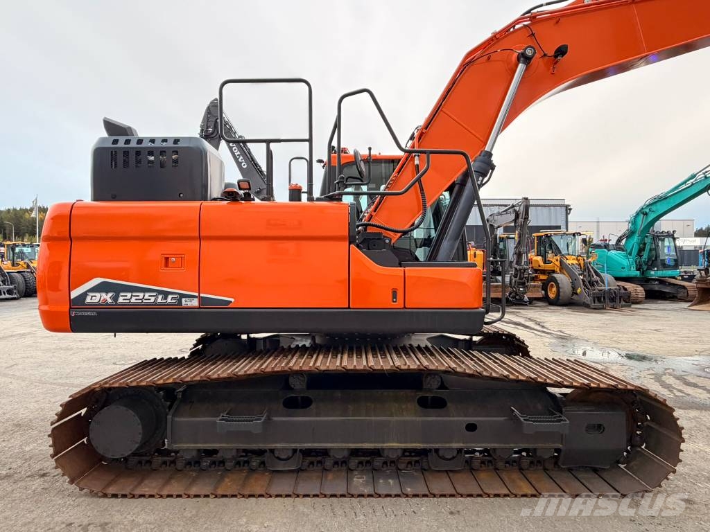 Develon DX 225 LC-7 Vähän ajettu Telakaivukoneet