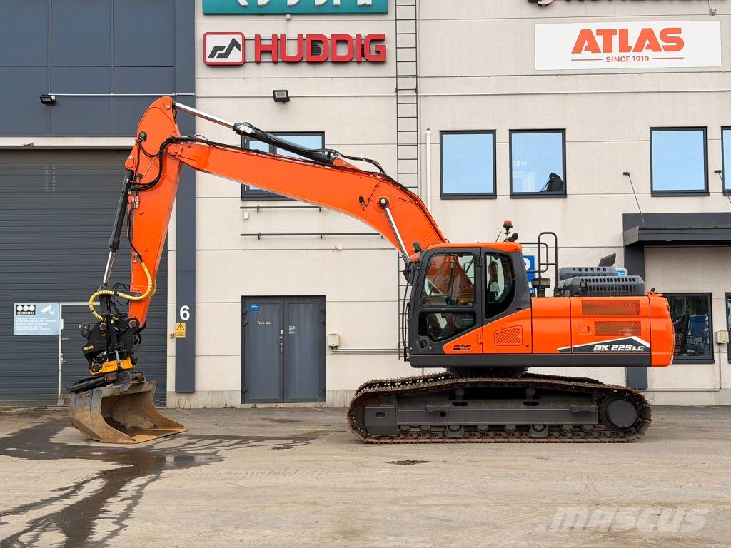 Develon DX 225 LC-7 Vähän ajettu Telakaivukoneet
