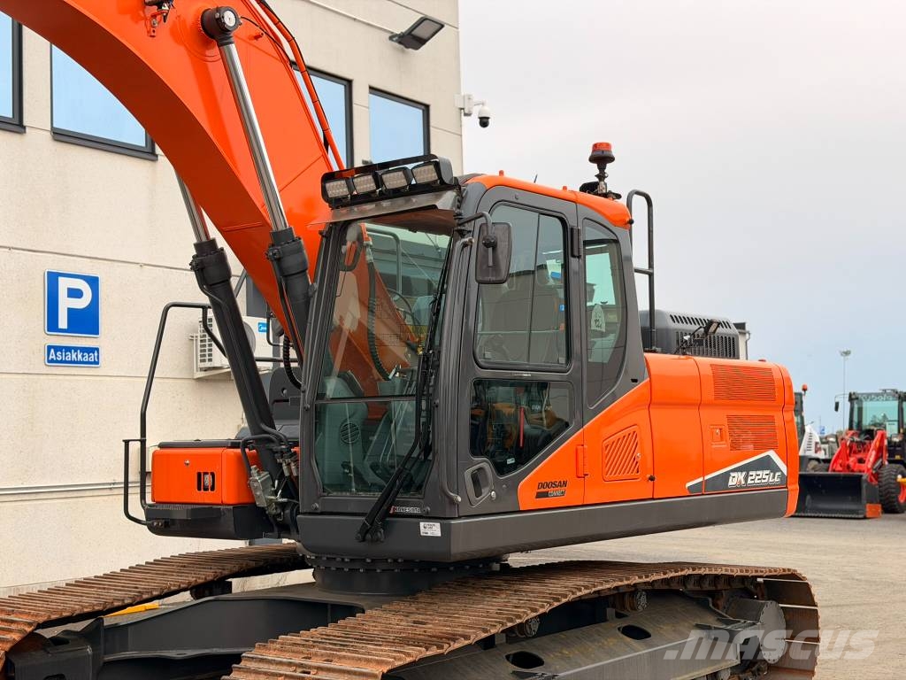 Develon DX 225 LC-7 Vähän ajettu Telakaivukoneet