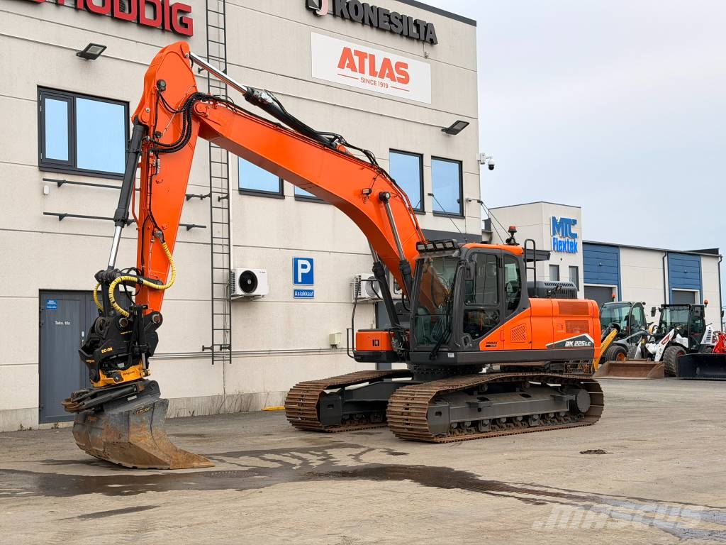 Develon DX 225 LC-7 Vähän ajettu Telakaivukoneet