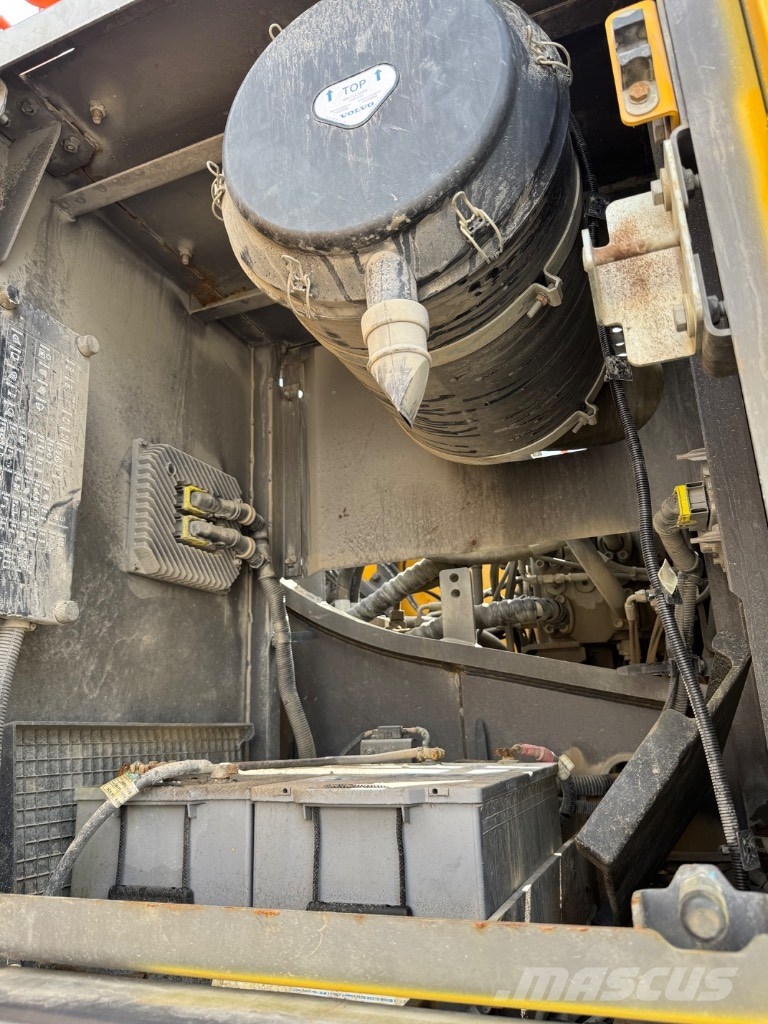 Volvo EC 480 E L Roomikekskavaatorid