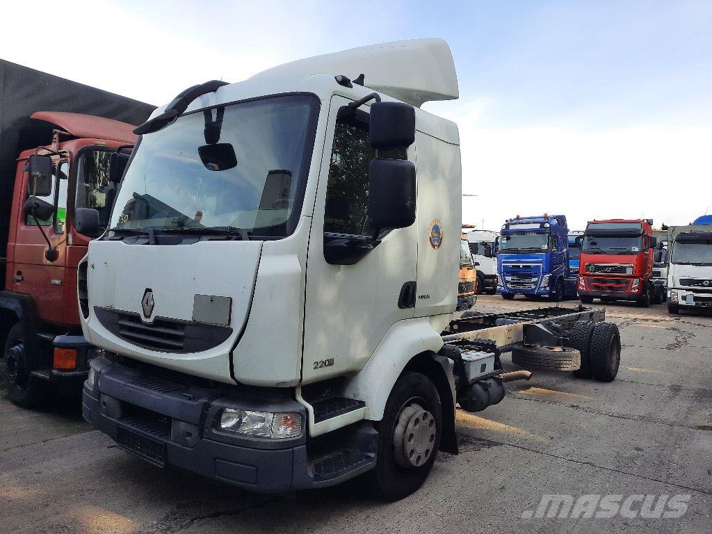 Renault MIDLUM 220 Camiones con chasís y cabina