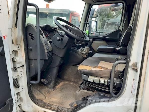 Renault MIDLUM 220 Camiones con chasís y cabina