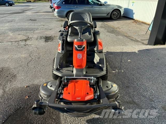 Husqvarna R 418 TsX AWD ( Demotillfälle ) Päältäajettavat ruohonleikkurit