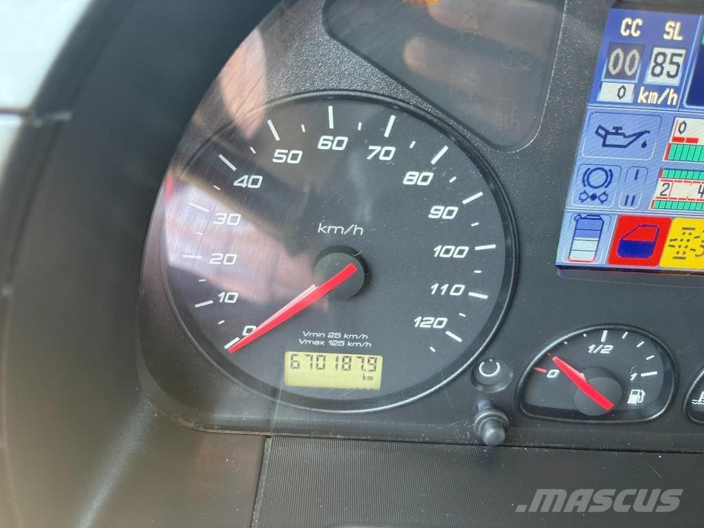 Iveco Stralis 360 + HMF 4020 K5 + EURO 6 + JIB PREPARED Grúas todo terreno