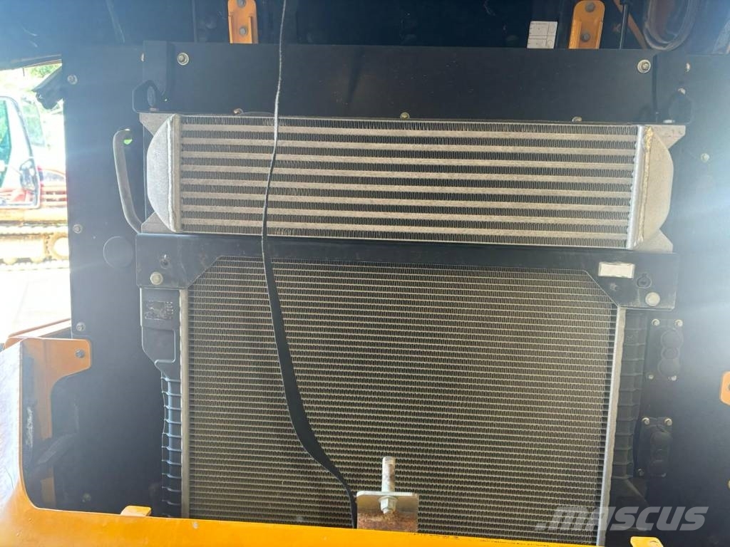 JCB Vibromax 6 ST Liigendraamiga pinnaseveokid