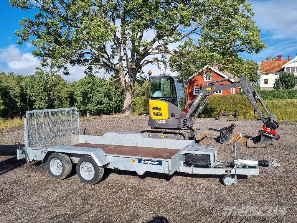 Volvo ECR25D i toppskick med kärra Minigraafmachines < 7t