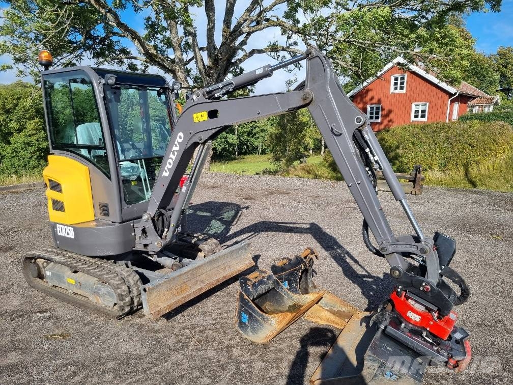 Volvo ECR25D i toppskick med kärra Minigraafmachines < 7t