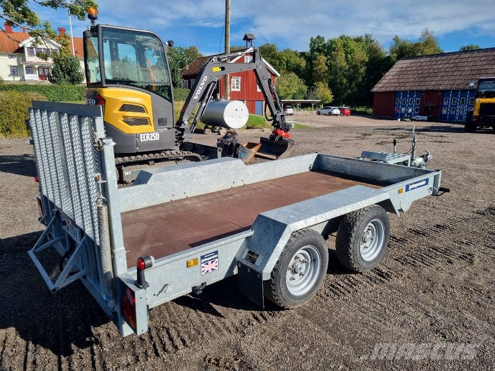 Volvo ECR25D i toppskick med kärra Minigraafmachines < 7t