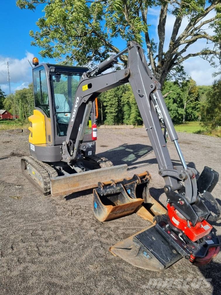 Volvo ECR25D i toppskick med kärra Minigraafmachines < 7t