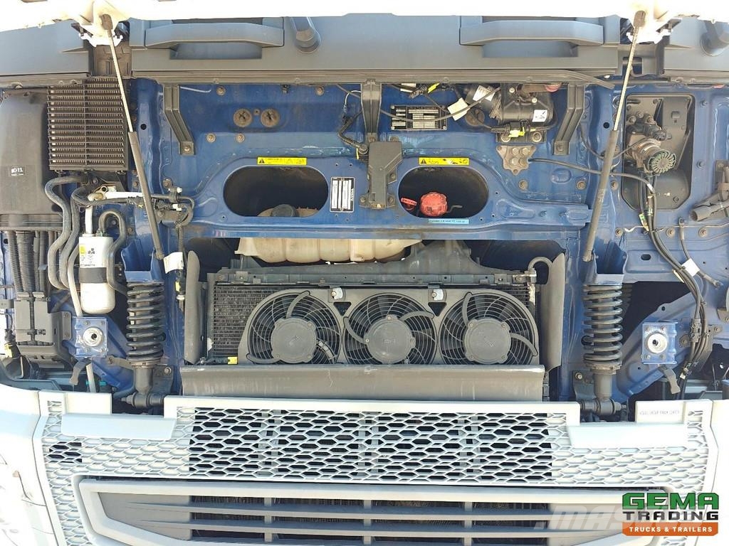 Volvo FH420 6x2/4 GlobeTrotter Euro6B - Tank 23,500L 7 C Tanker trucks