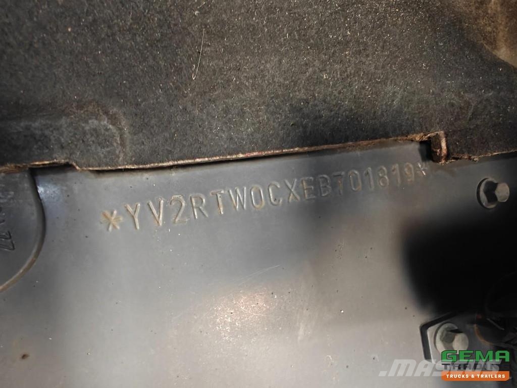 Volvo FH420 6x2/4 GlobeTrotter Euro6B - Tank 23,500L 7 C Camiones cisternas
