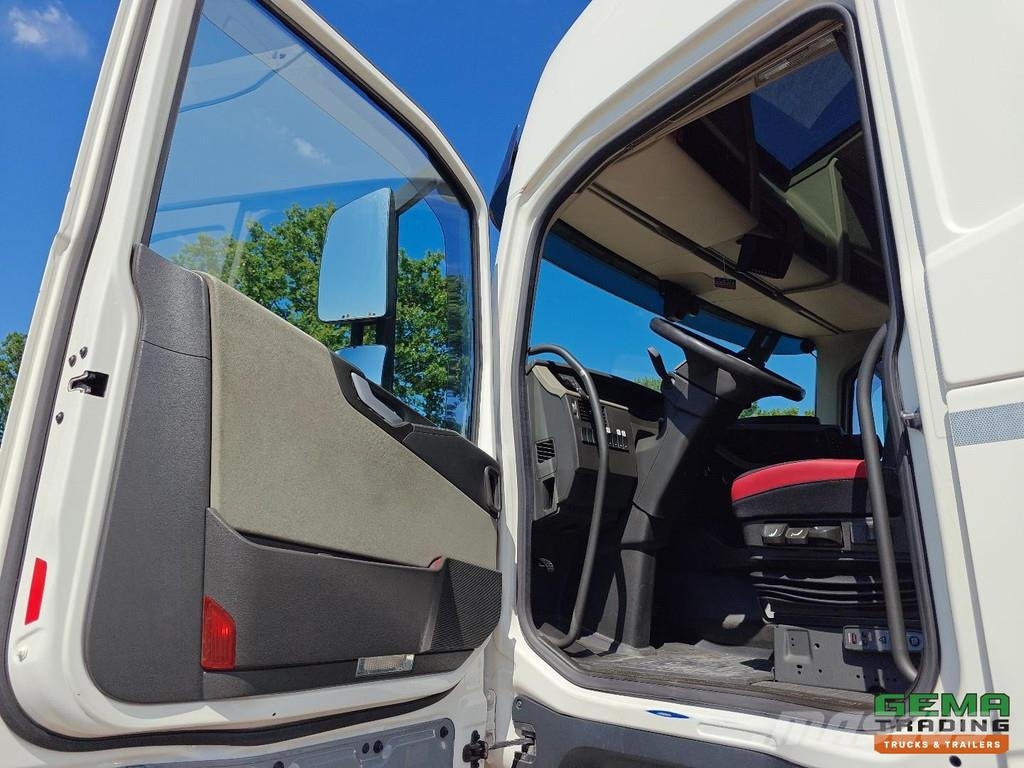 Volvo FH420 6x2/4 GlobeTrotter Euro6B - Tank 23,500L 7 C Camiones cisternas