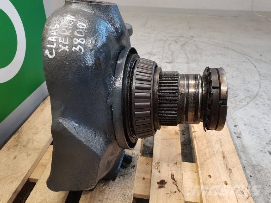 CLAAS Xerion 3500 front left portal axle } Transmission