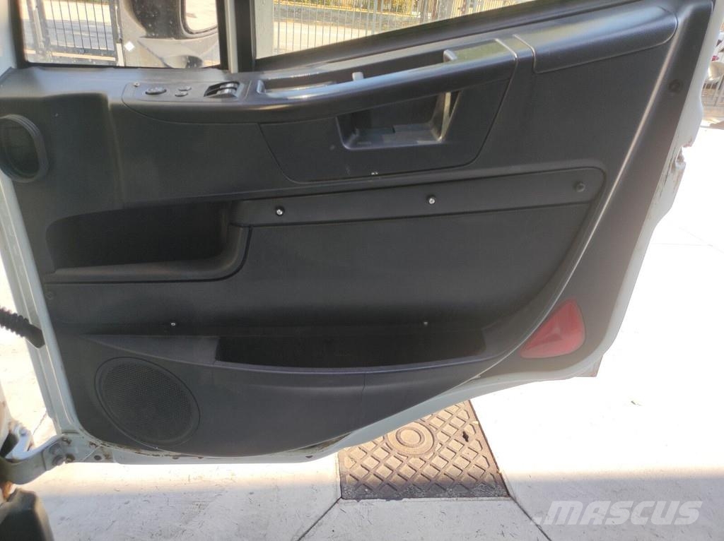 Iveco STRALIS TRAKKER EEV EURO 6 Cabinas e interior