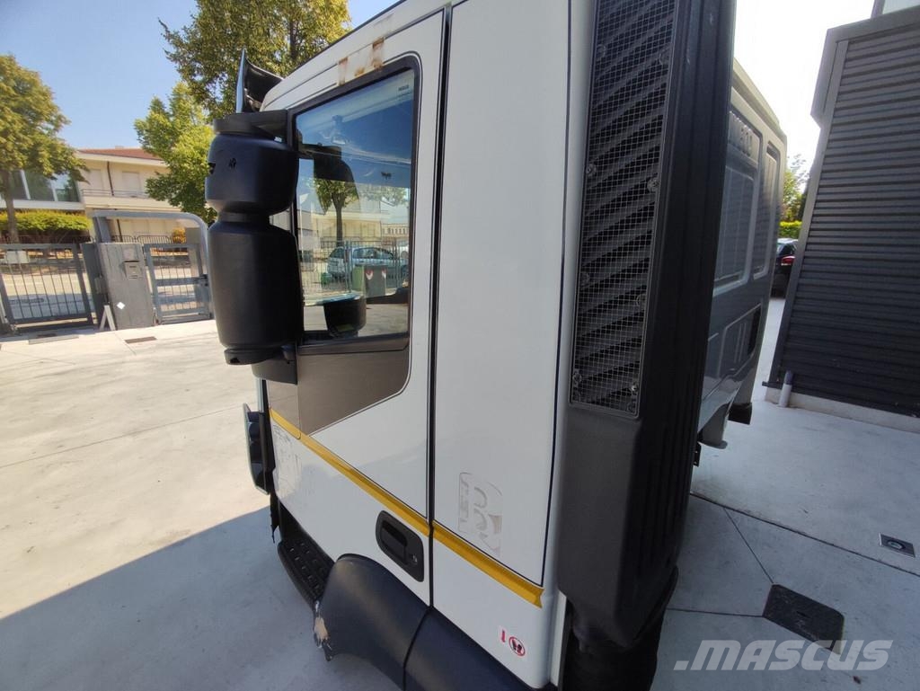 Iveco STRALIS TRAKKER EEV EURO 6 Cabinas e interior