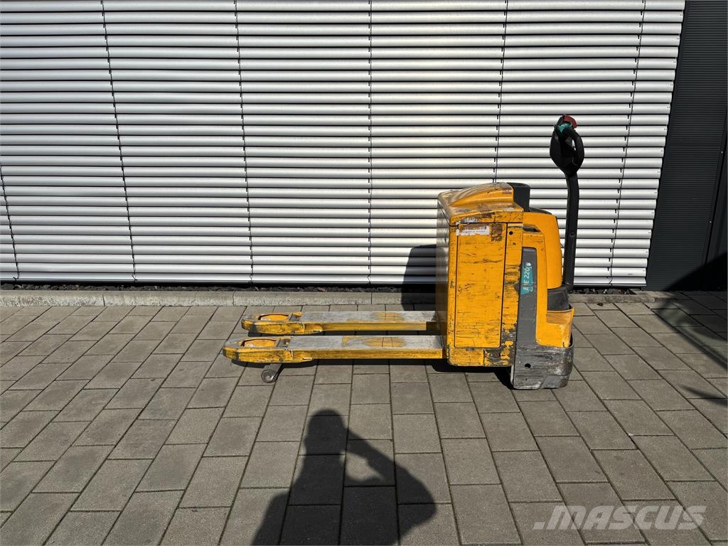 Jungheinrich EJE 120 Pedestrian stacker