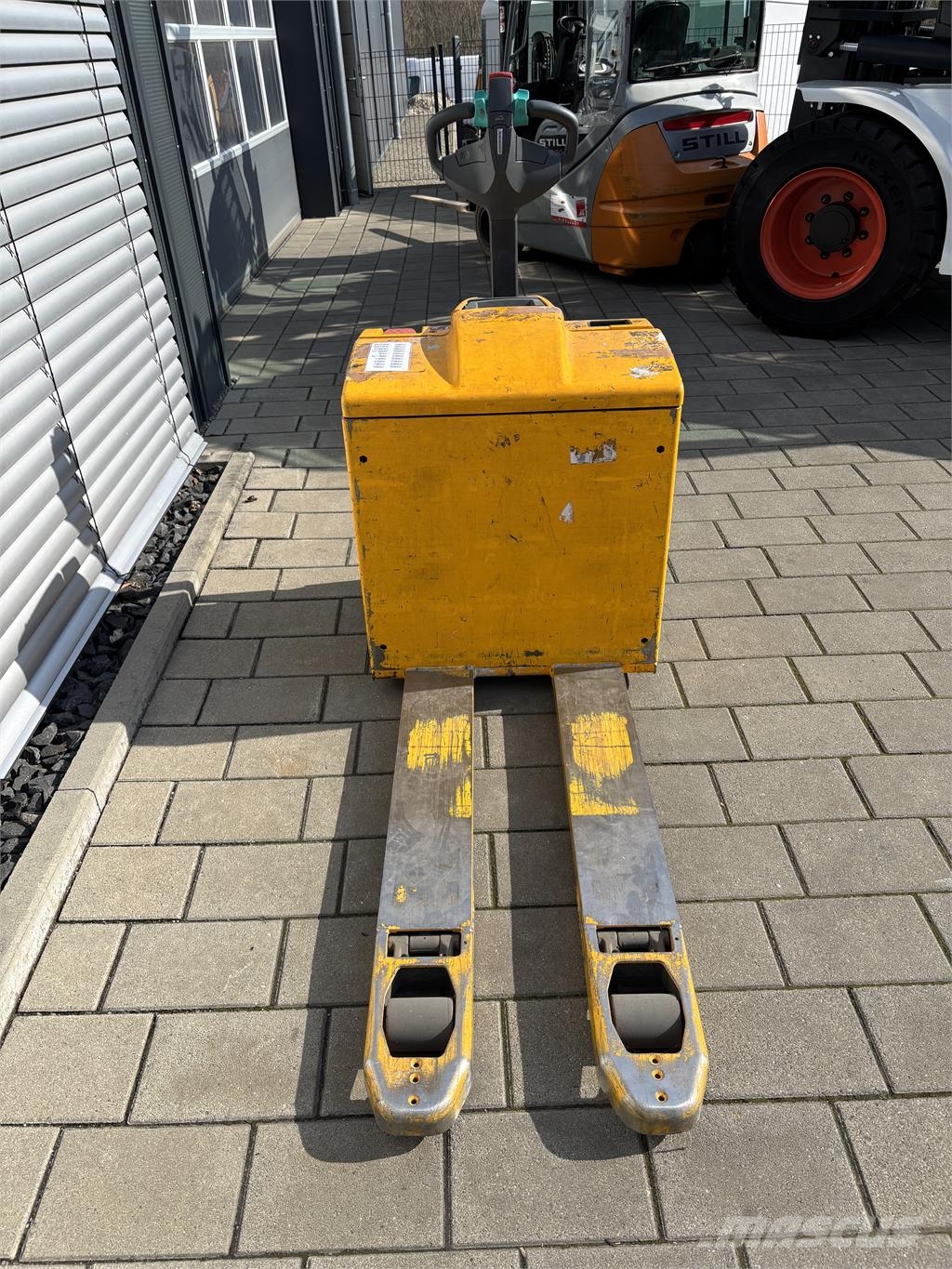 Jungheinrich EJE 120 Pedestrian stacker