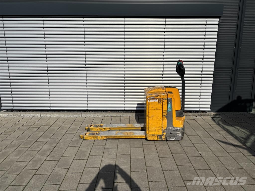 Jungheinrich EJE 120 Ručne vedené vysokozdvižné vozíky