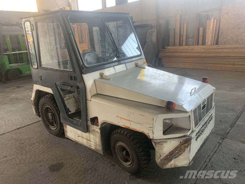 Nissan TD2500 V-2579  EO Flughafenausrüstung