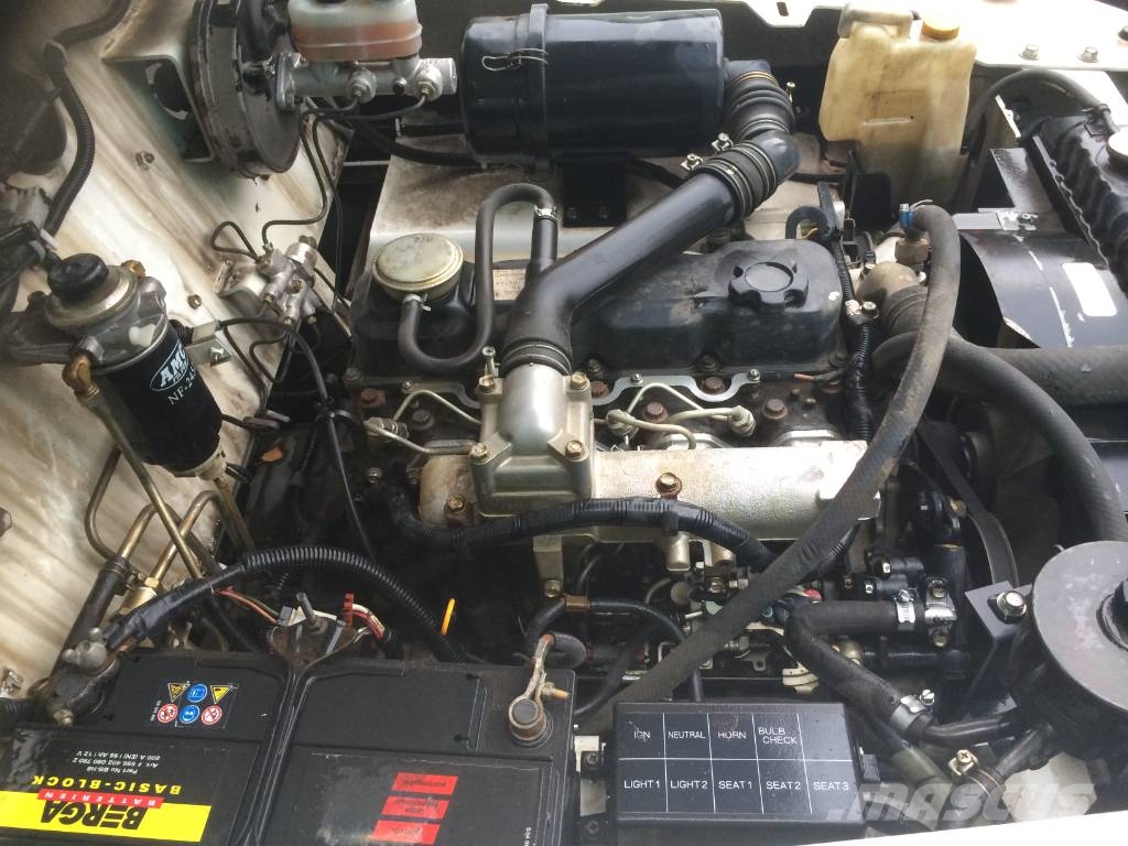 Nissan TD2500 V-2579  EO Flughafenausrüstung