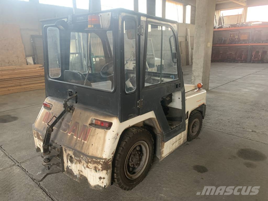 Nissan TD2500 V-2579  EO Flughafenausrüstung