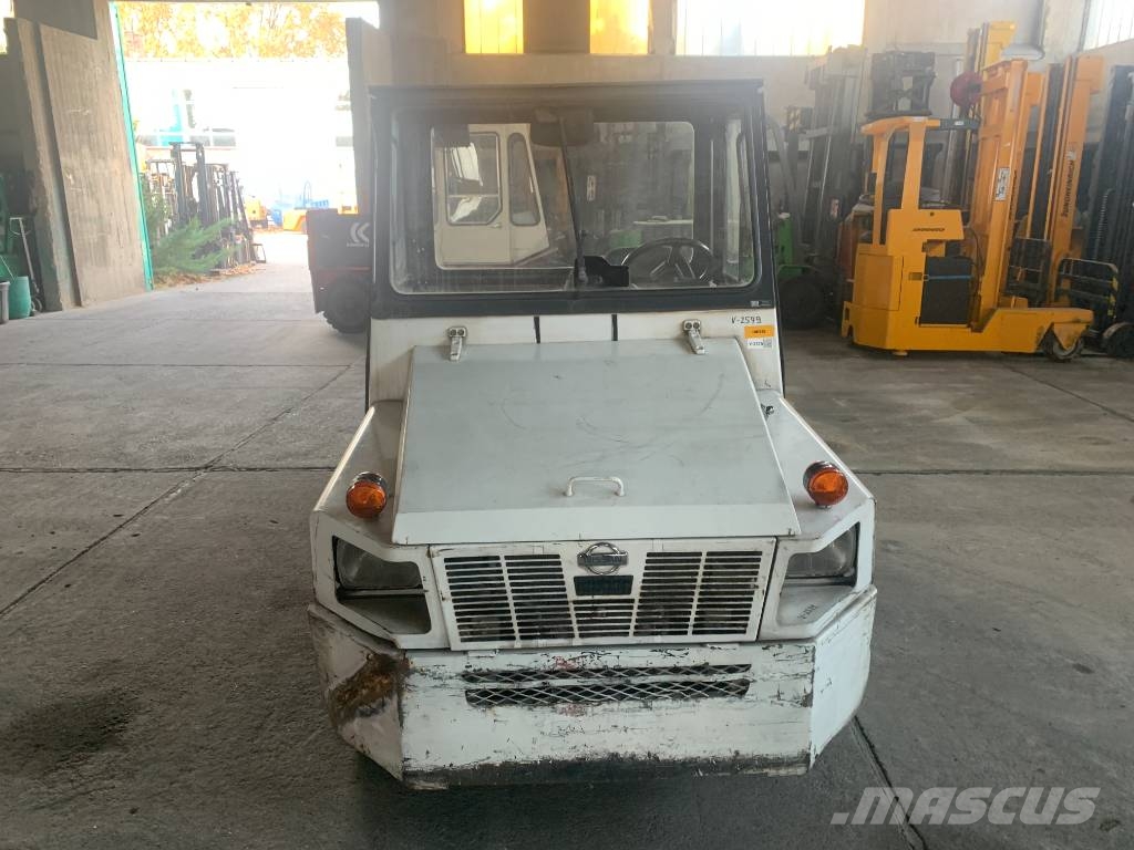 Nissan TD2500 V-2579  EO Flughafenausrüstung