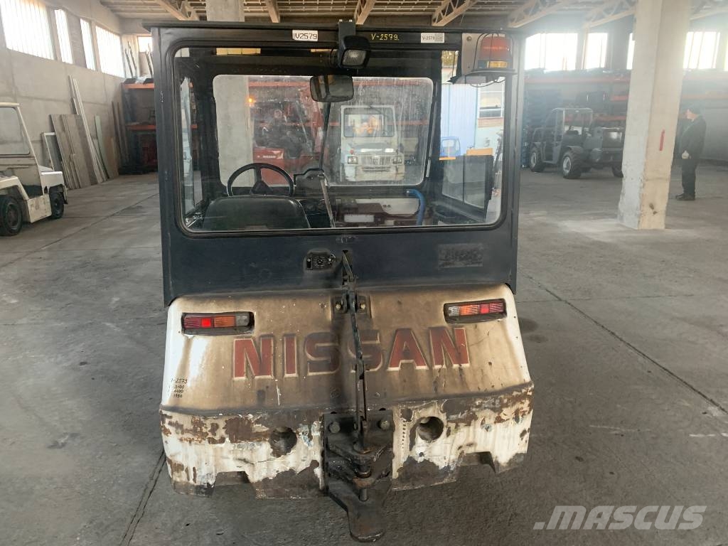Nissan TD2500 V-2579  EO Flughafenausrüstung