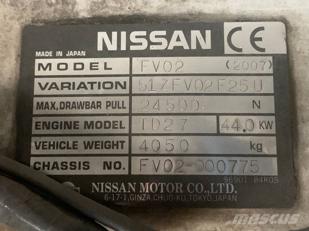 Nissan TD2500 V-2579  EO Flughafenausrüstung