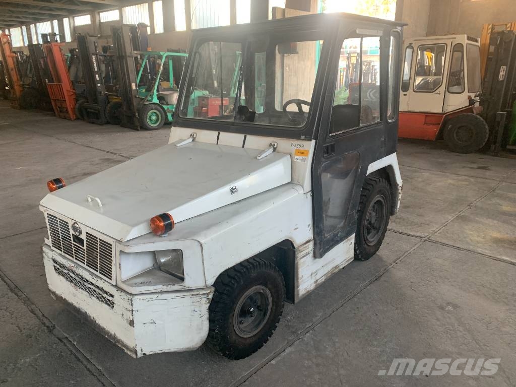 Nissan TD2500 V-2579  EO Flughafenausrüstung