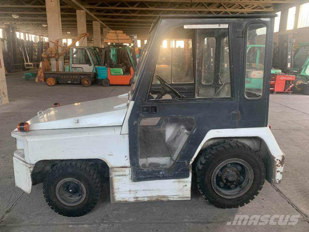 Nissan TD2500 V-2579  EO Flughafenausrüstung