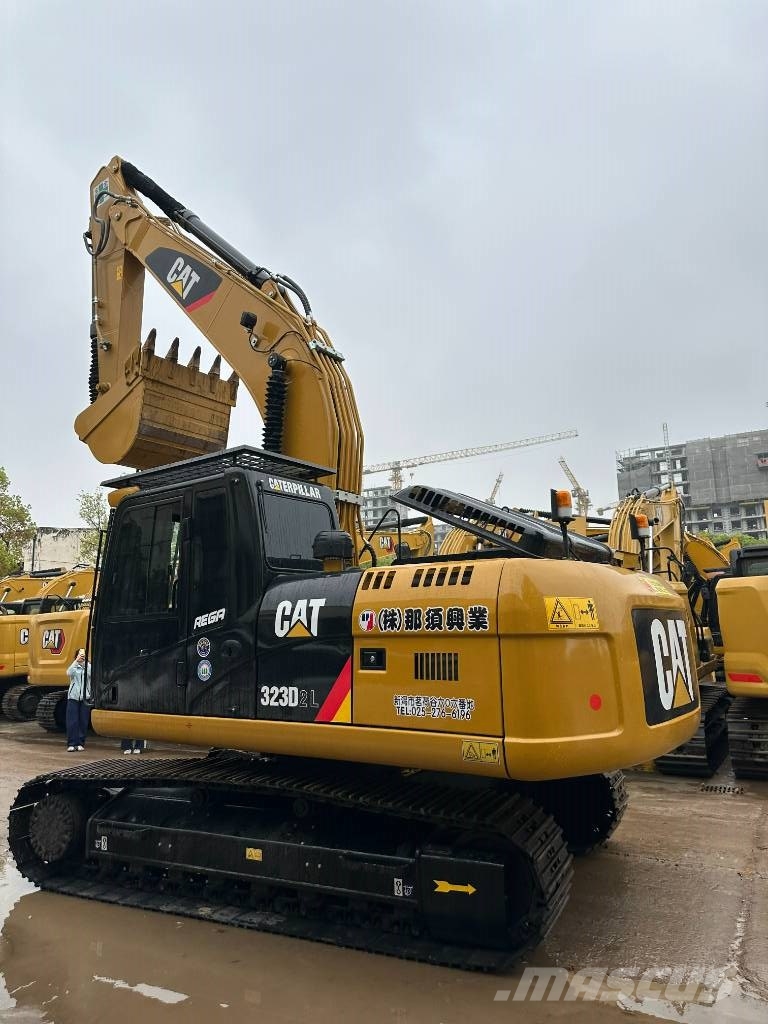 CAT 323D2L 履带挖掘机