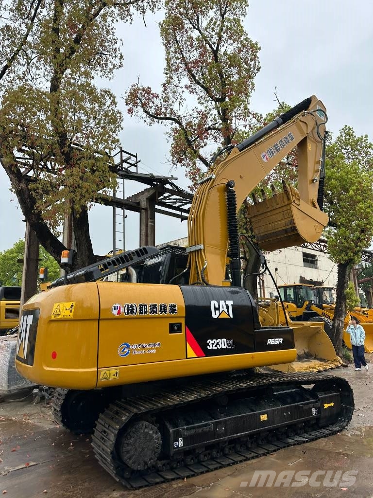 CAT 323D2L 履带挖掘机