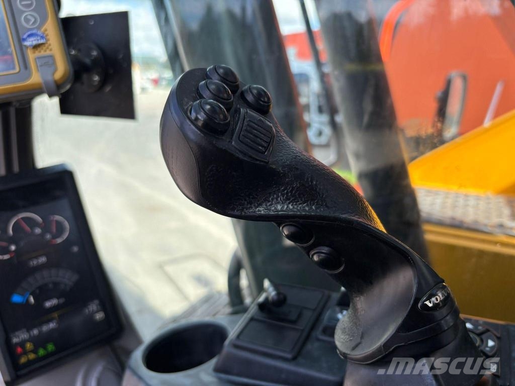 Volvo EC 220 EL 3D / TILTROTATOR / CENTRAL LUBRICATION / حفارات زحافة