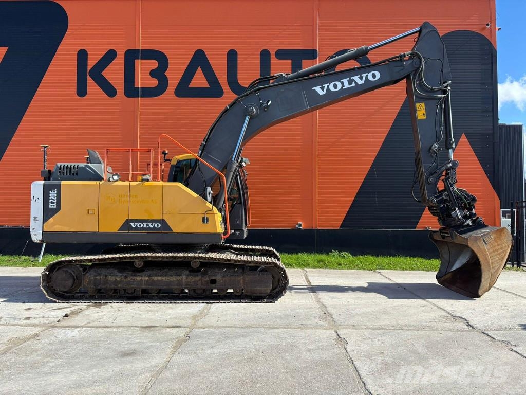 Volvo EC 220 EL 3D / TILTROTATOR / CENTRAL LUBRICATION / حفارات زحافة