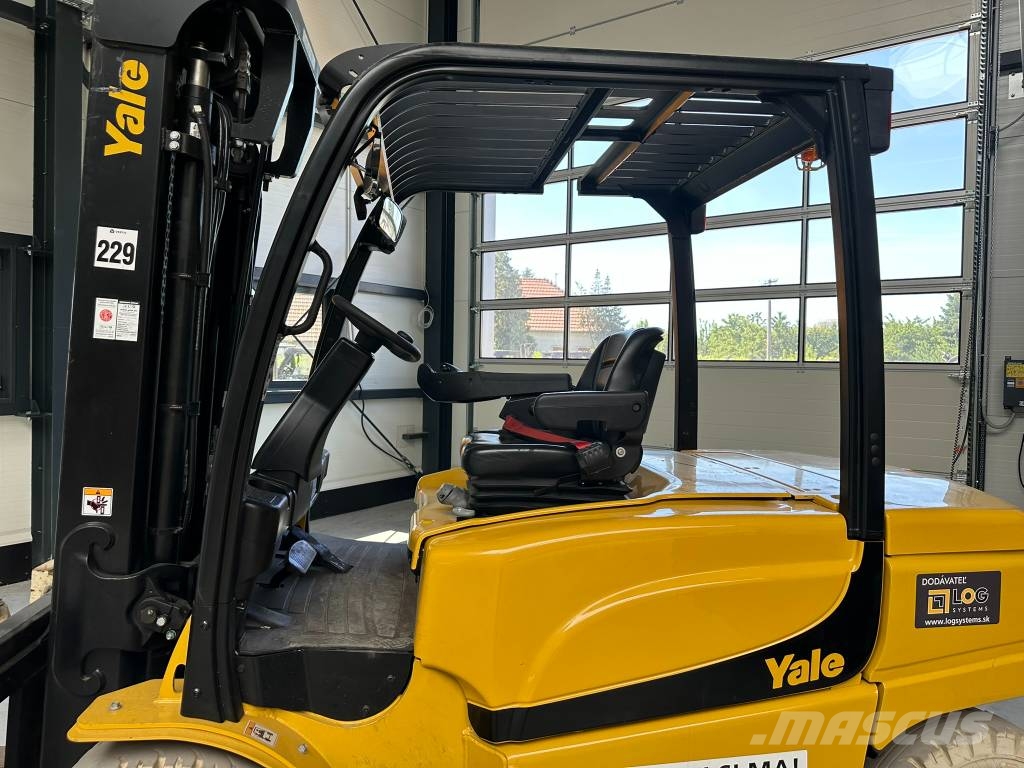 Yale ERP50VME2570 شاحنات ذات رافعات شوكية تعمل بالكهرباء