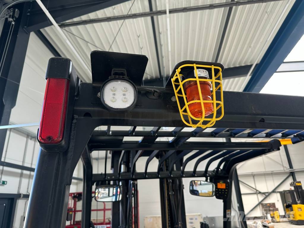 Yale ERP50VME2570 شاحنات ذات رافعات شوكية تعمل بالكهرباء
