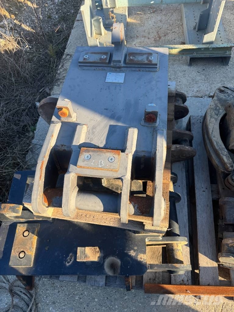 Volvo EV0160 Wheeled excavators