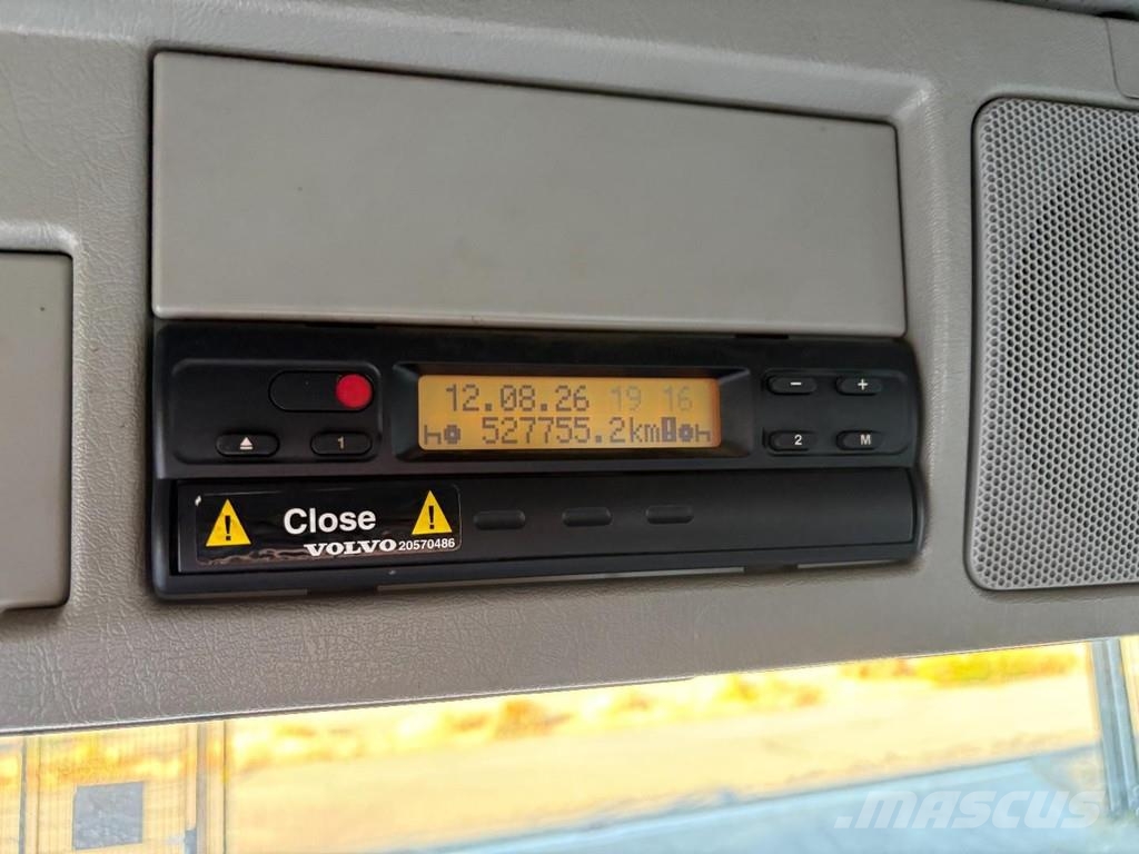 Volvo FM12 .420 + hydrolic ramps + 8x4 + manual + spring Camiones portacoches