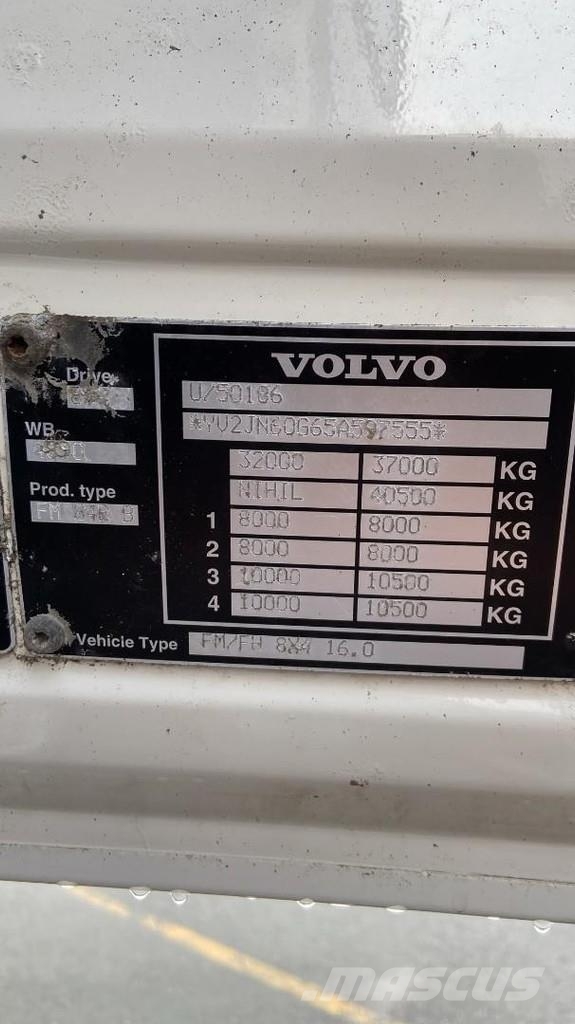 Volvo FM12 .420 + hydrolic ramps + 8x4 + manual + spring Camiones portacoches