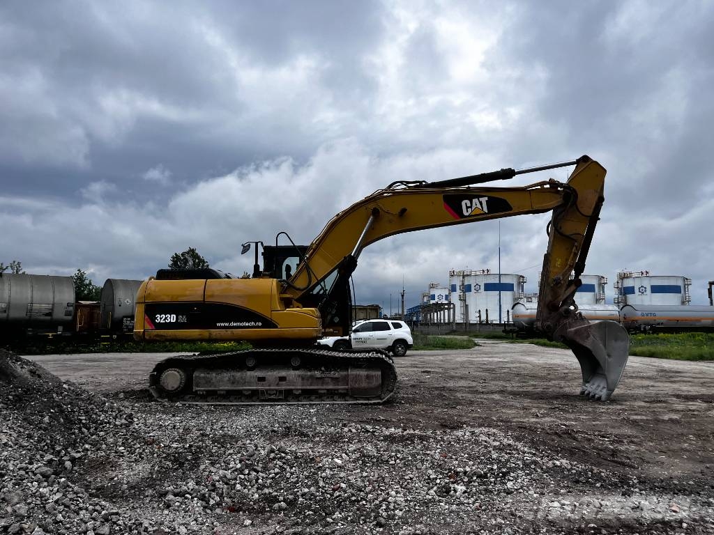 CAT 323 D SA Pásová rýpadla